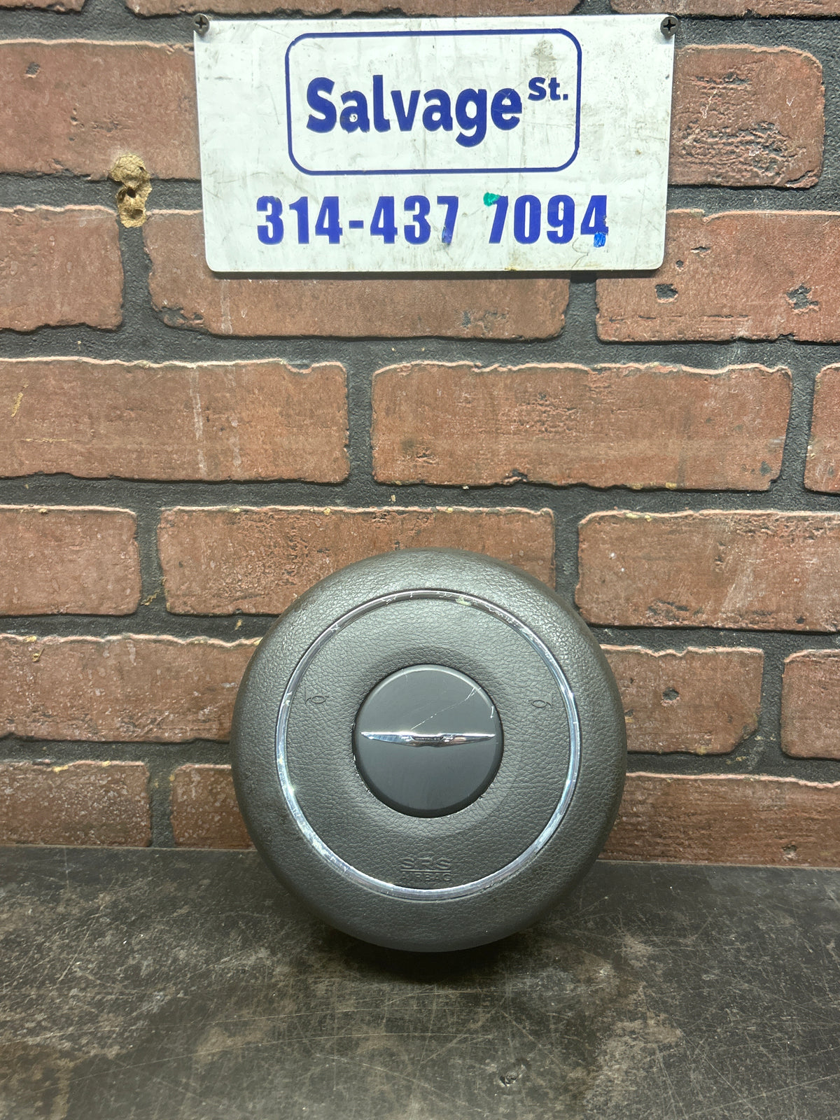 2012-2014 CHRYSLER 300C SRT8 OEM AIR BAG HORN BUTTON