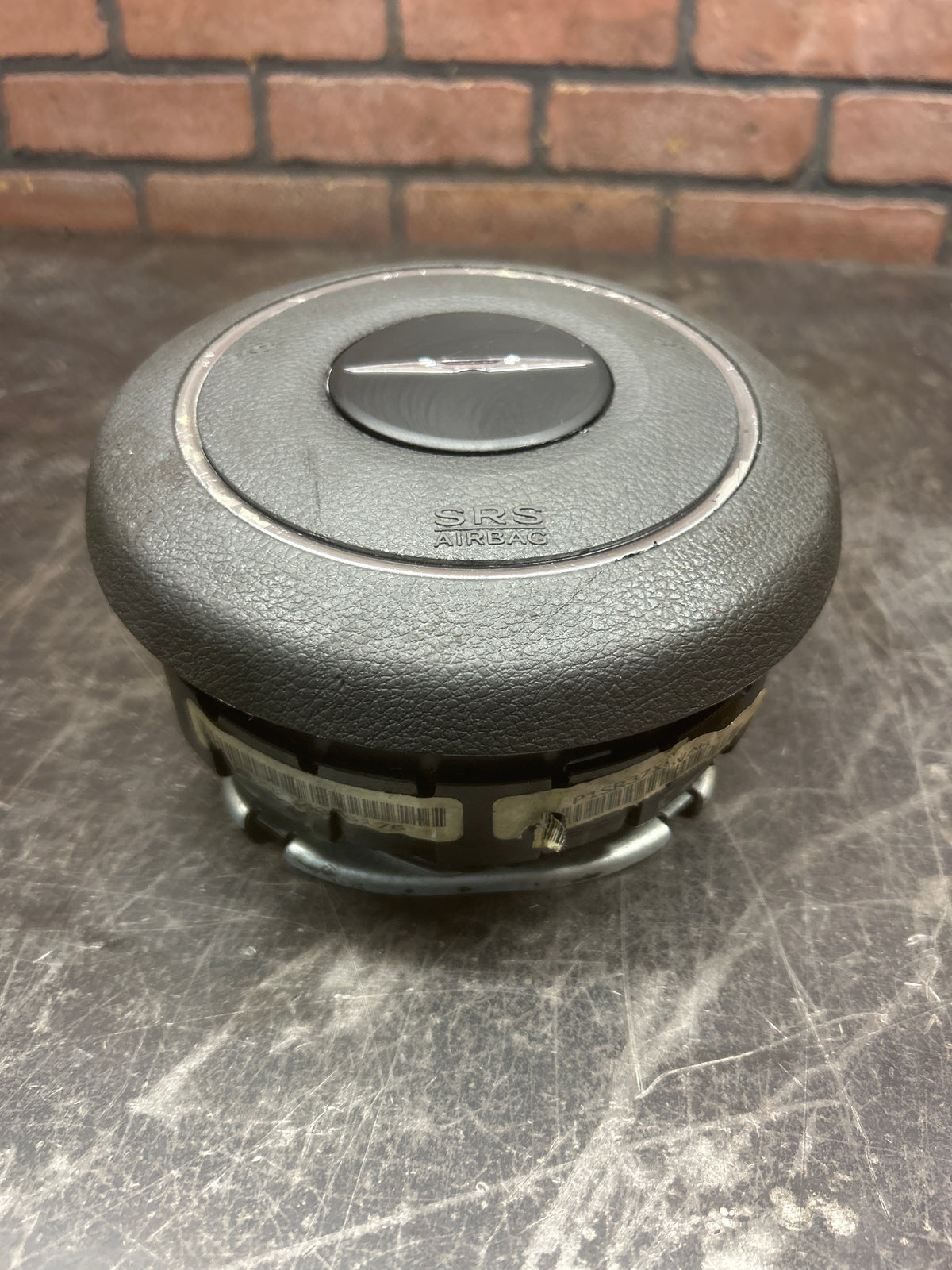 2012-2014 CHRYSLER 300C SRT8 OEM AIR BAG HORN BUTTON
