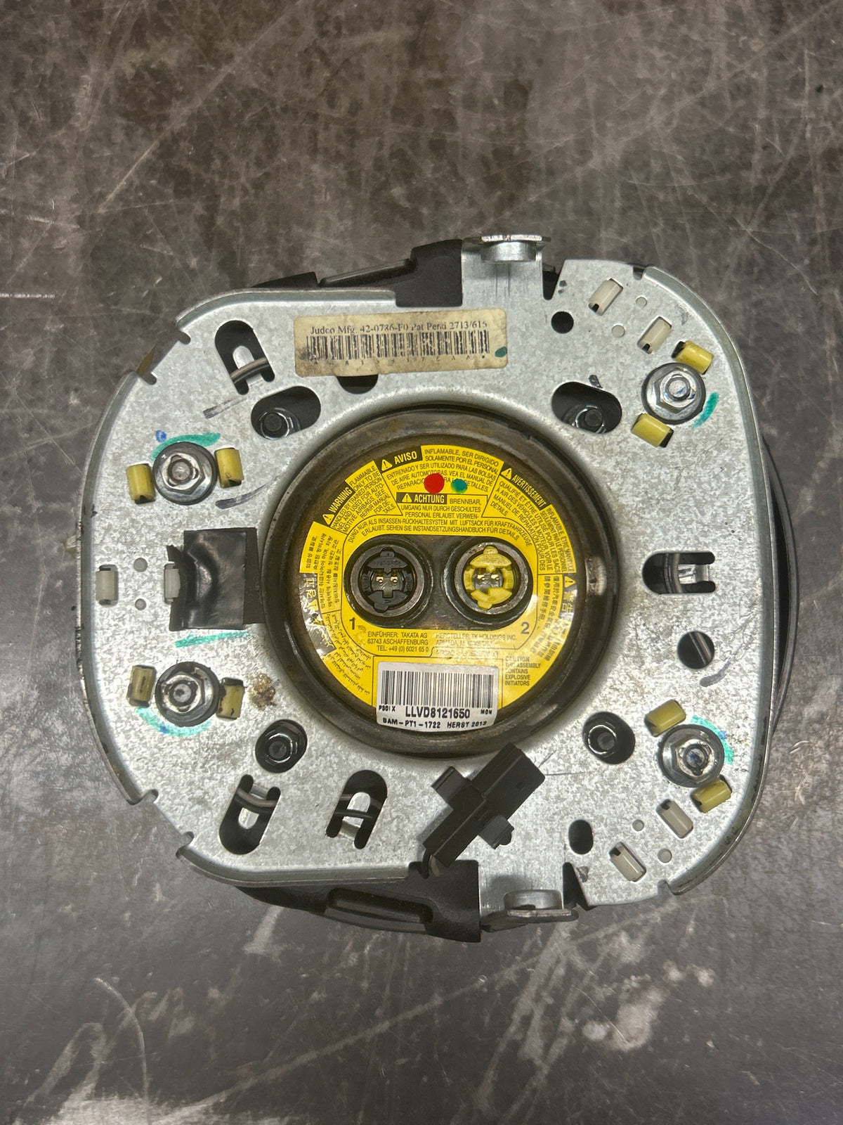 2012-2014 CHRYSLER 300C SRT8 OEM AIR BAG HORN BUTTON