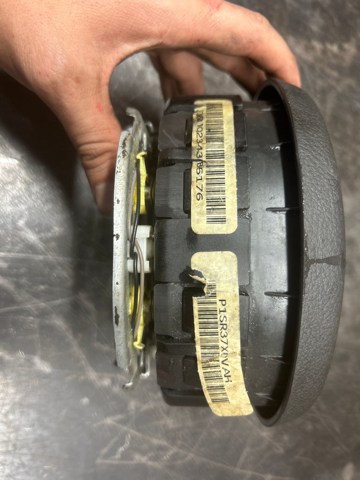 2012-2014 CHRYSLER 300C SRT8 OEM AIR BAG HORN BUTTON