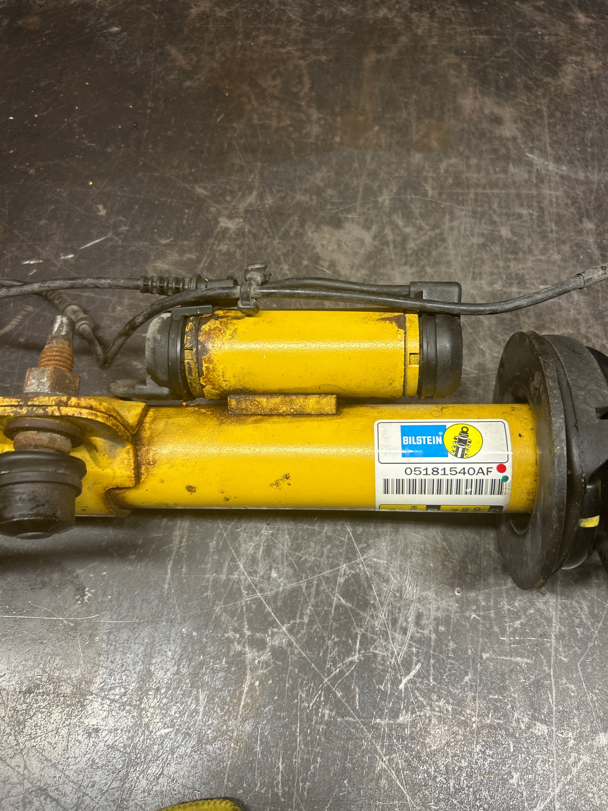 2012-2023 CHRYSLER 300/CHARGER SRT8 FRONT LEFT ACTIVE DAMPING STRUT SHOCK OEM
