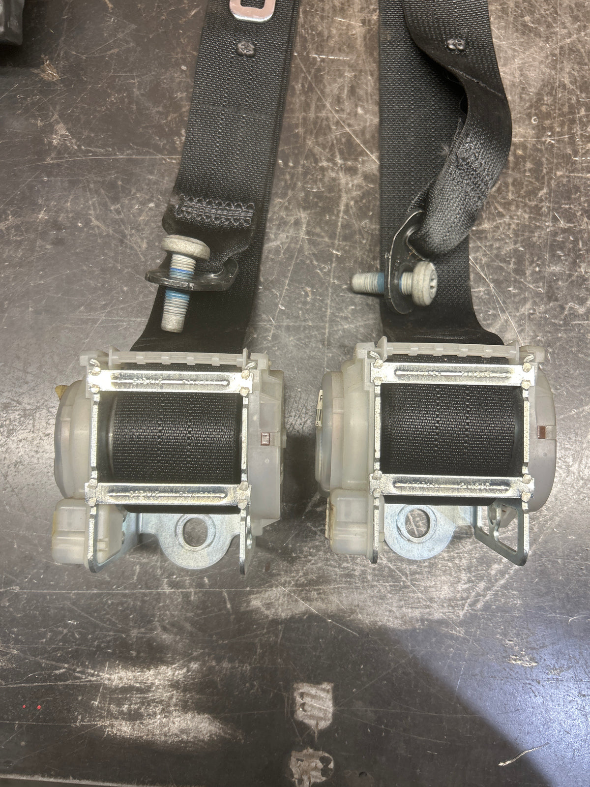 2011-2019 Dodge Charger/Chrysler 300 Front & Rear Seat Belt Set With Buckles