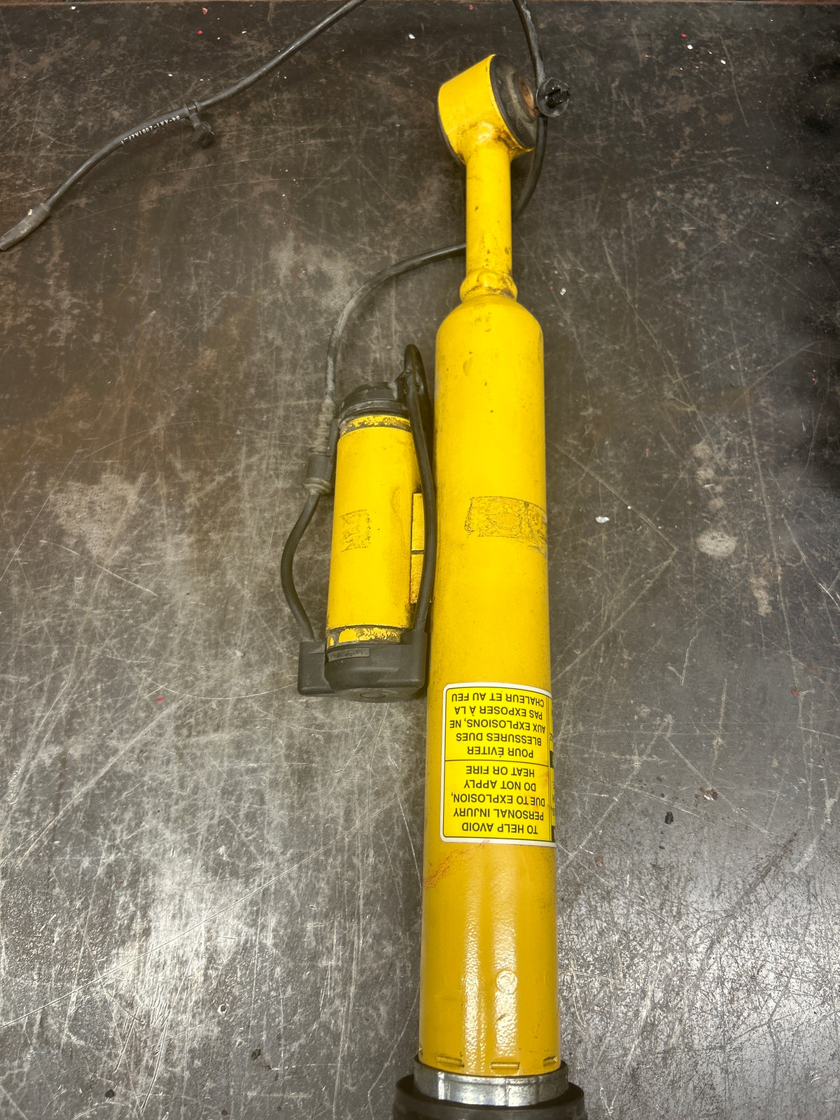12-23 CHRYSLER 300/CHARGER SRT8 REAR RIGHT & LEFT ACTIVE DAMPING STRUT SHOCK