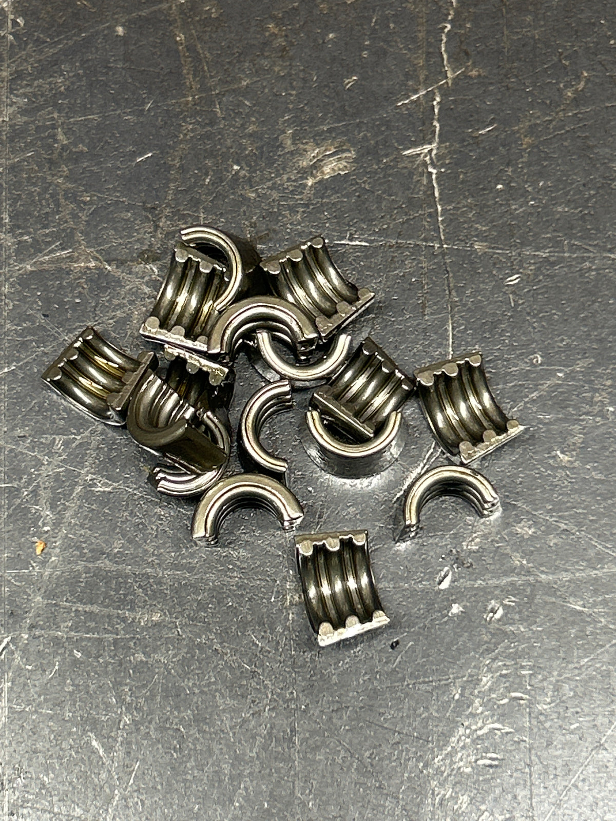 2011-2026 Dodge Jeep Chrysler 6.4L 5.7L Hemi Set of 8 Valves & Valve Springs OEM
