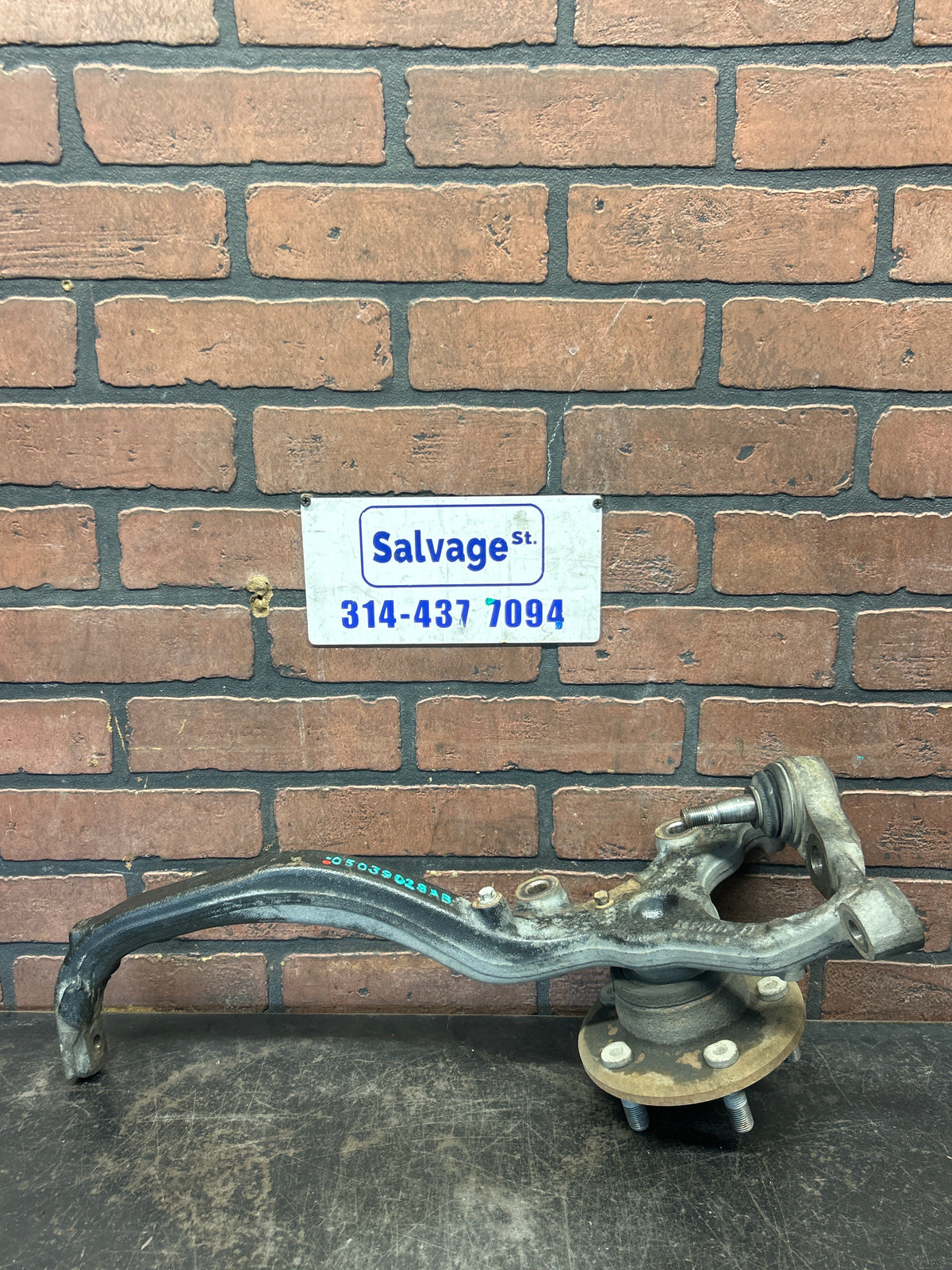 08-14 Challenger Charger 300 SRT Front RH Passenger spindle Knuckle 05039028AB