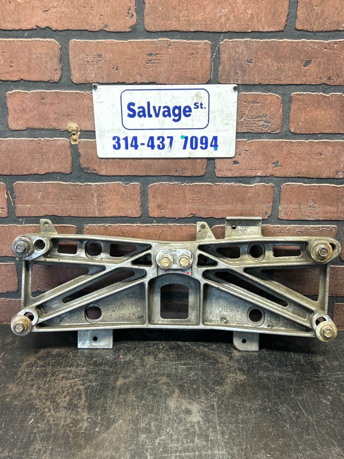05-14 CHRYSLER DODGE 300 CHARGER CHALLENGER TRANSMISSION MOUNT BRACKET OEM