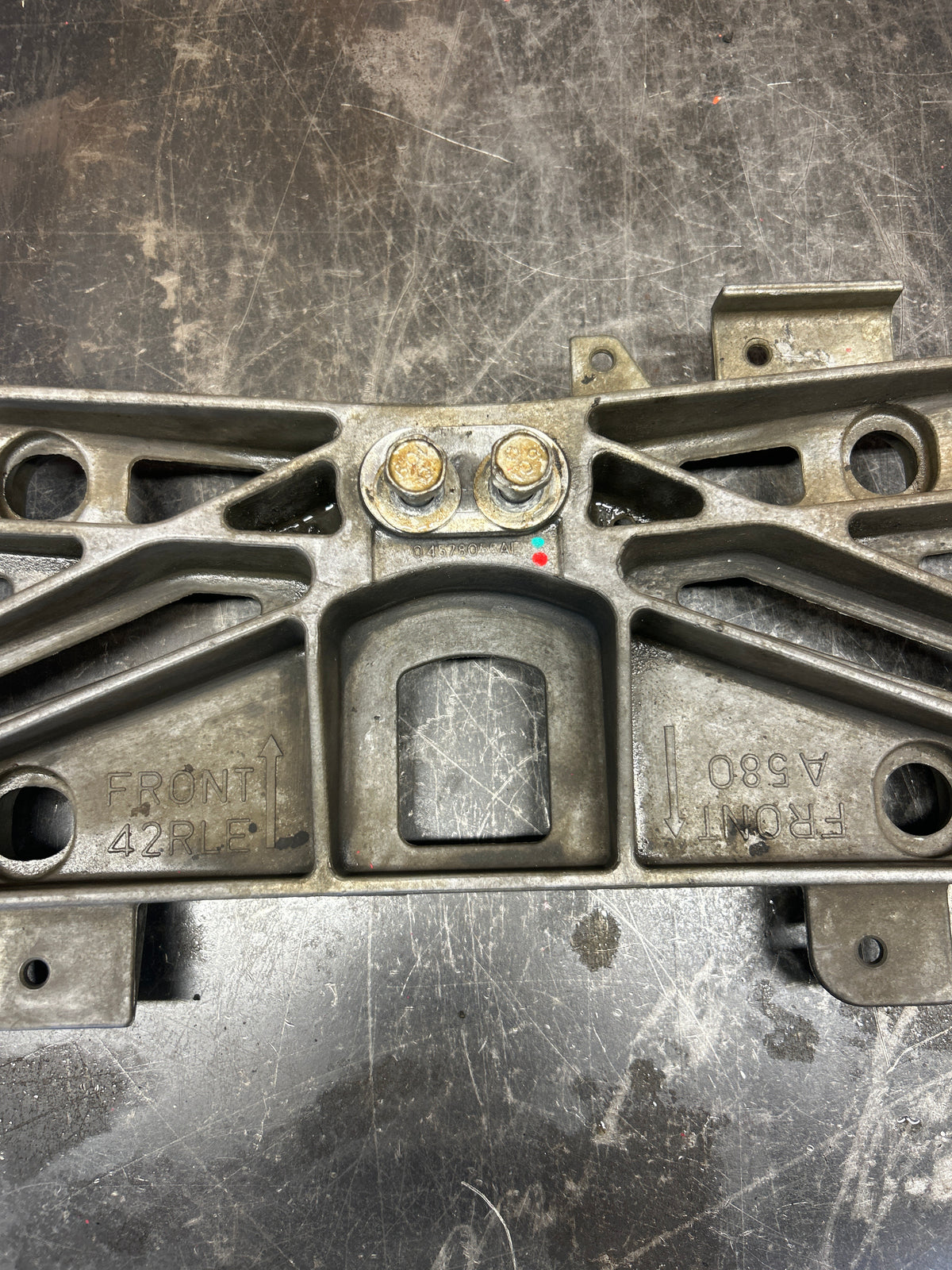 05-14 CHRYSLER DODGE 300 CHARGER CHALLENGER TRANSMISSION MOUNT BRACKET OEM