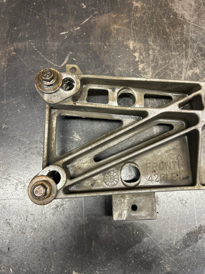 05-14 CHRYSLER DODGE 300 CHARGER CHALLENGER TRANSMISSION MOUNT BRACKET OEM