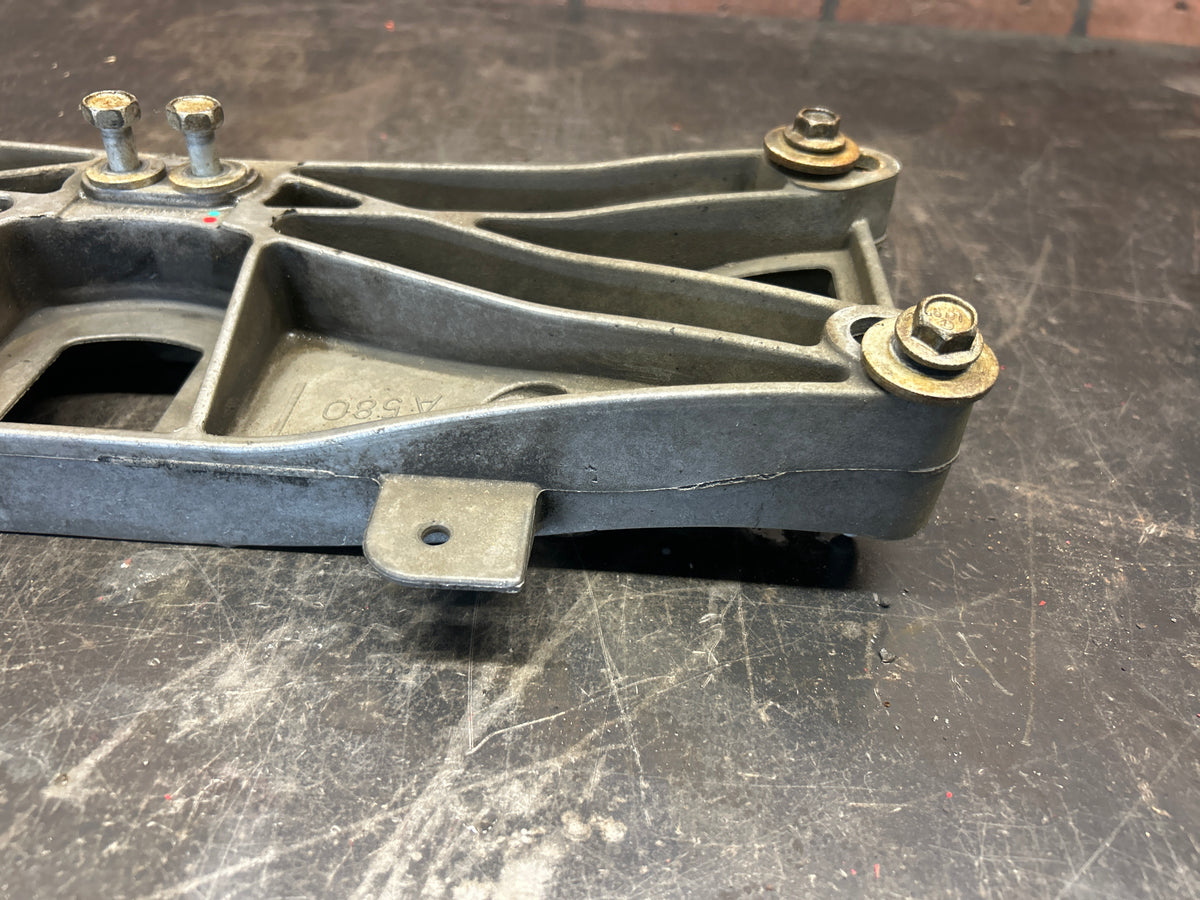05-14 CHRYSLER DODGE 300 CHARGER CHALLENGER TRANSMISSION MOUNT BRACKET OEM