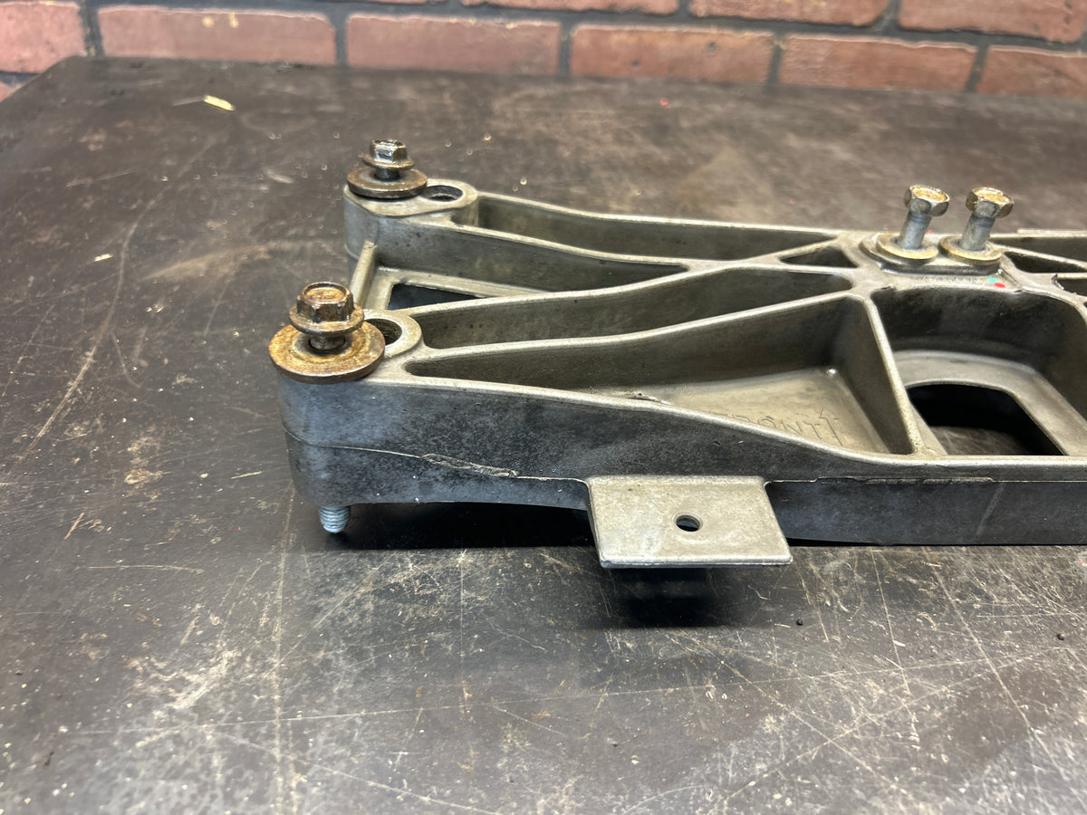 05-14 CHRYSLER DODGE 300 CHARGER CHALLENGER TRANSMISSION MOUNT BRACKET OEM