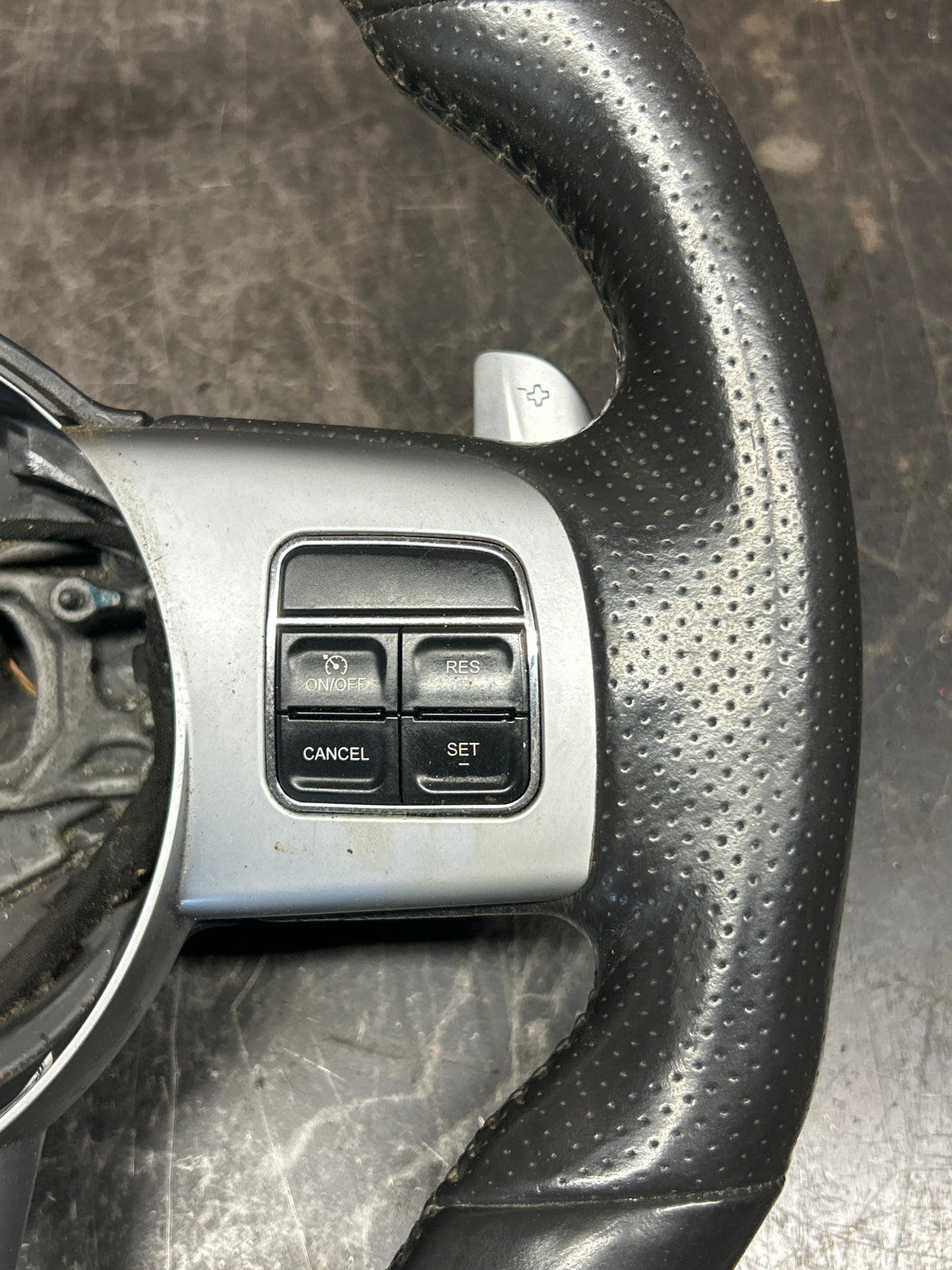 11-14 Dodge Challenger SRT Auto Flat Bottom Steering Wheel 05057580ae OEM