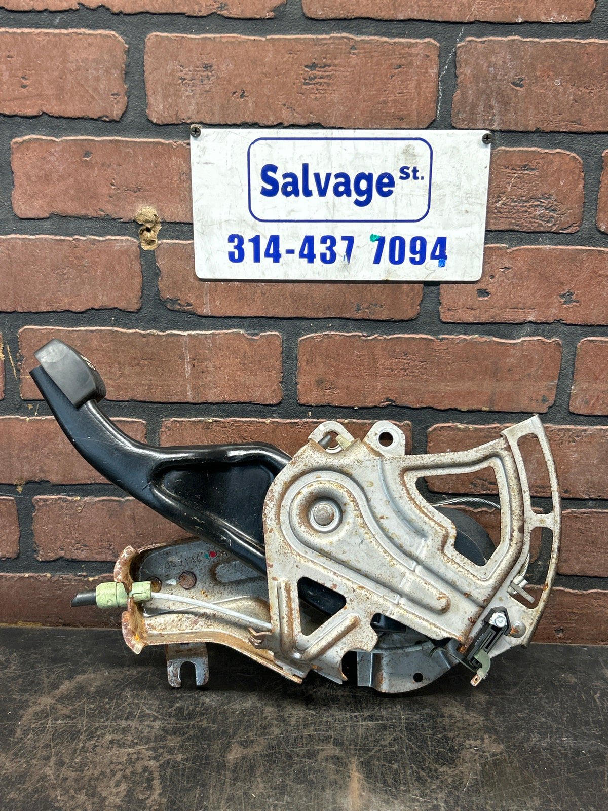 07-23  CHARGER 300 CHALLENGER EMERGENCY E PARKING BRAKE PEDAL 04779596ae OEM