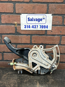 07-23  CHARGER 300 CHALLENGER EMERGENCY E PARKING BRAKE PEDAL 04779596ae OEM