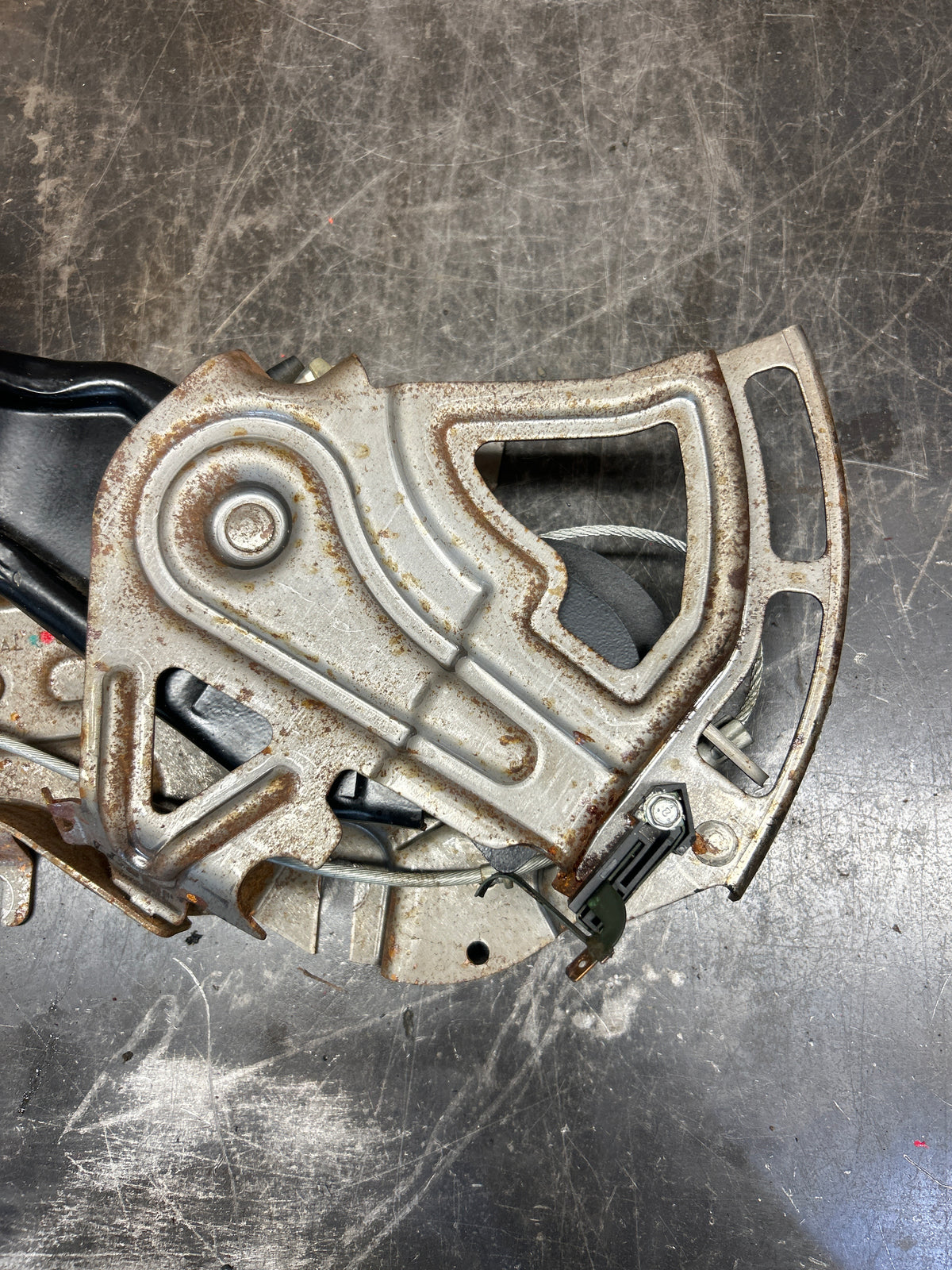 07-23  CHARGER 300 CHALLENGER EMERGENCY E PARKING BRAKE PEDAL 04779596ae OEM