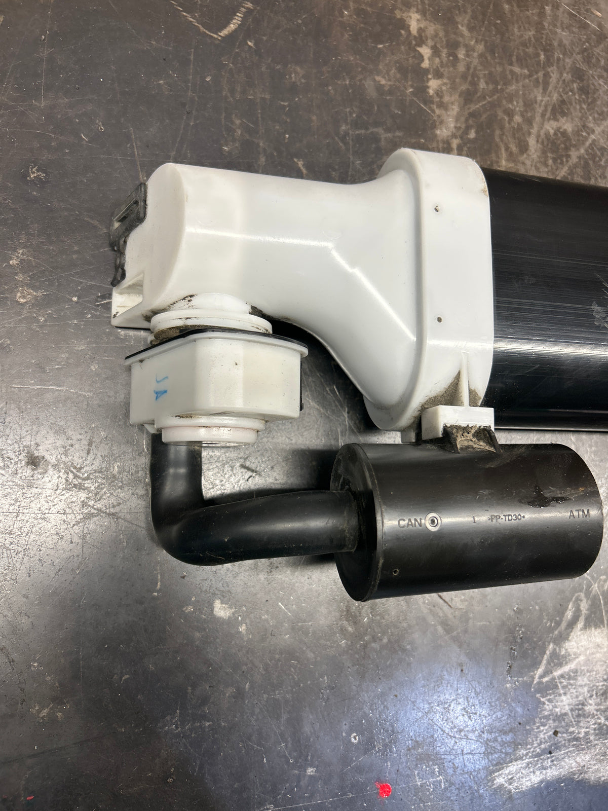 11-17 CHARGER CHALLENGER 300 6.4L OEM FUEL VAPOR CHARCOAL CANISTER 4593937AC
