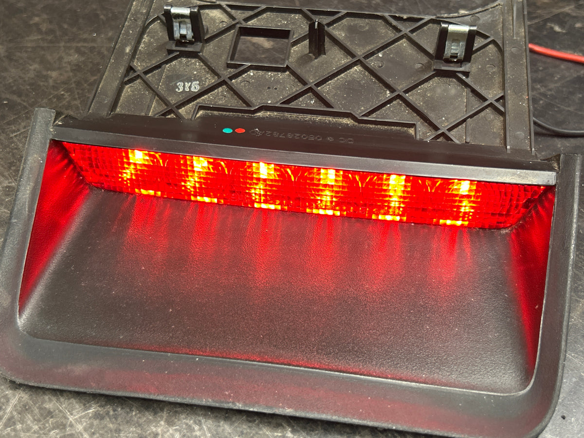 08 -23 DODGE CHALLENGER REAR 3RD BRAKE LED LIGHT LAMP 05028782AD OEM