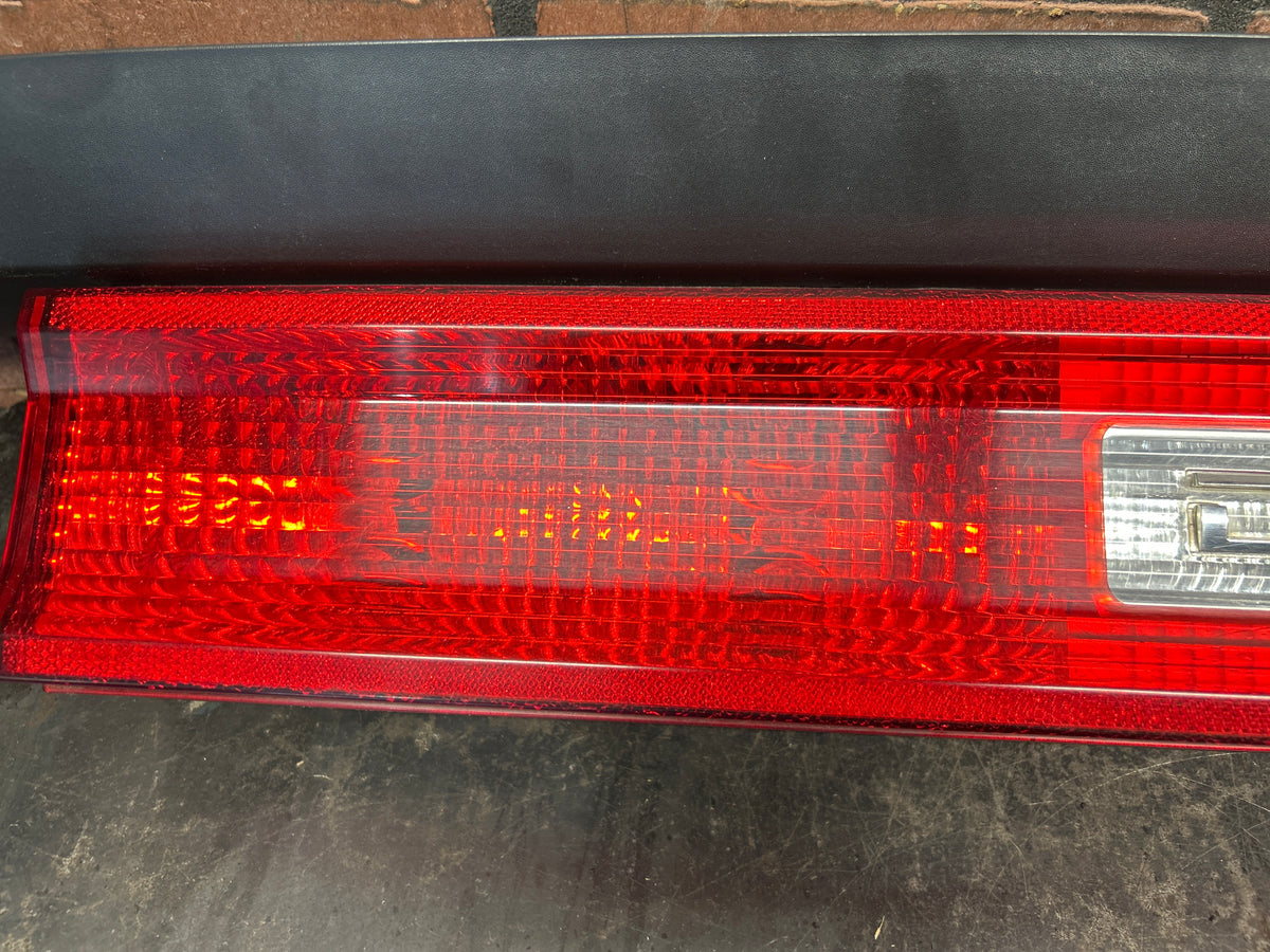 08-14 Dodge Challenger SRT Rear Rear Trunk Lid Center Tail Light 05028775AD OEM