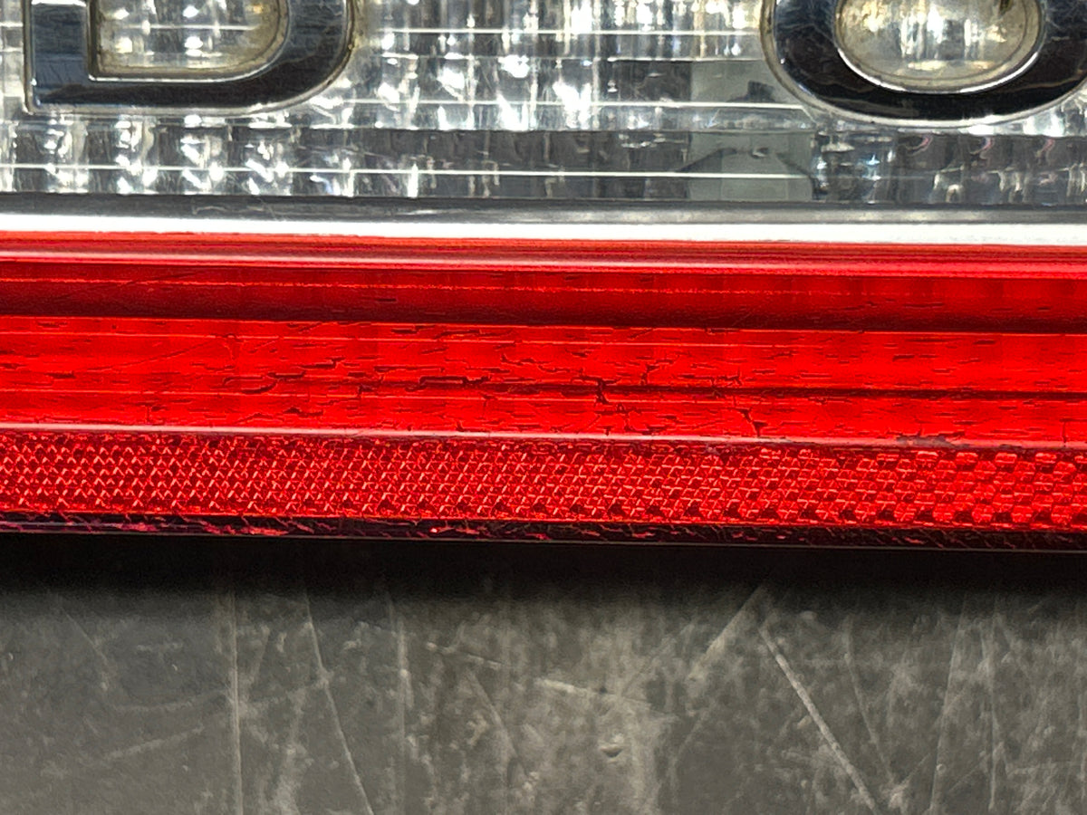 08-14 Dodge Challenger SRT Rear Rear Trunk Lid Center Tail Light 05028775AD OEM