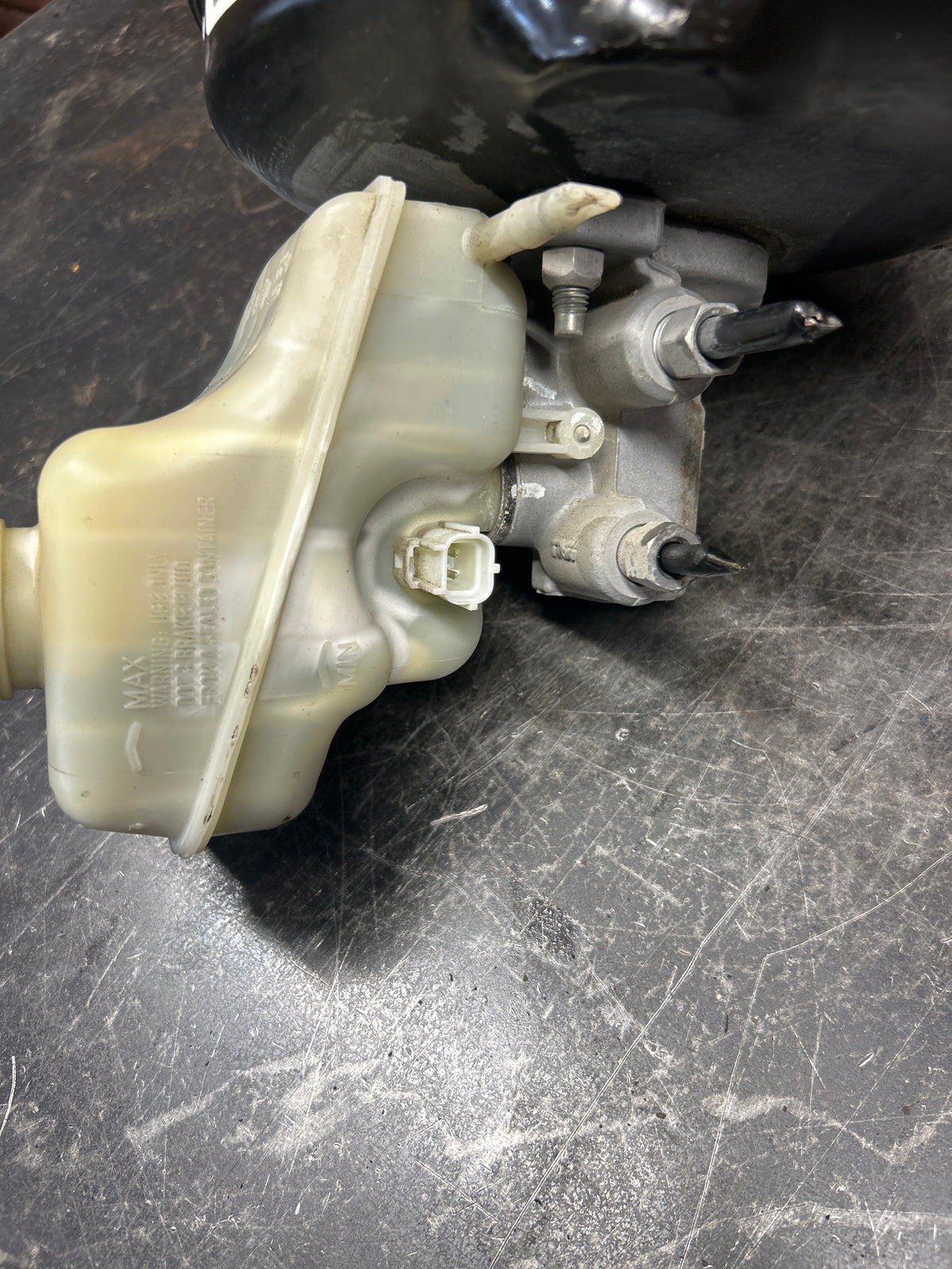 11-14 Dodge Challenger SRT8 Power Brake Booster Master Cylinder 04581645AC