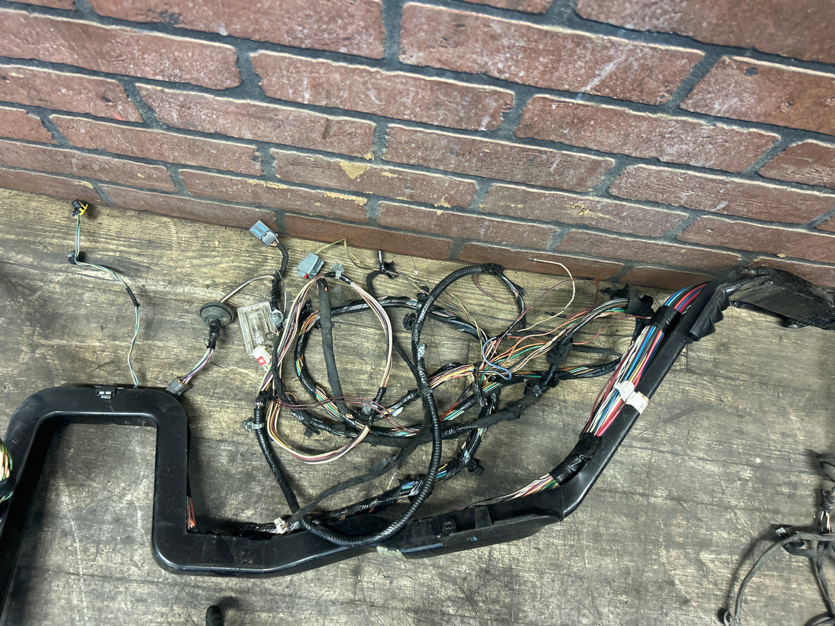 2014 DODGE CHALLENGER 6.4L RWD BODY WIRE WIRING HARNESS W/ FUSE BOX 68214919AA