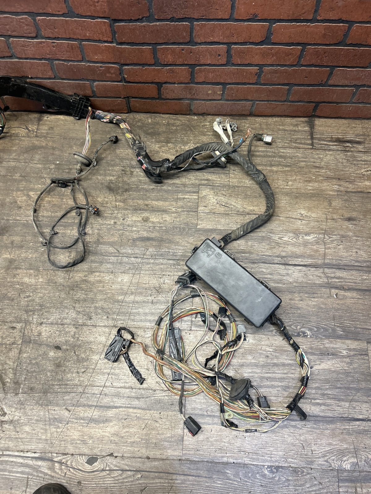 2014 DODGE CHALLENGER 6.4L RWD BODY WIRE WIRING HARNESS W/ FUSE BOX 68214919AA