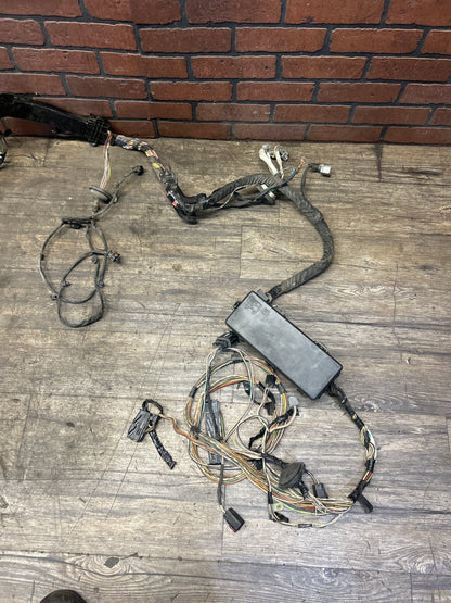 2014 DODGE CHALLENGER 6.4L RWD BODY WIRE WIRING HARNESS W/ FUSE BOX 68214919AA