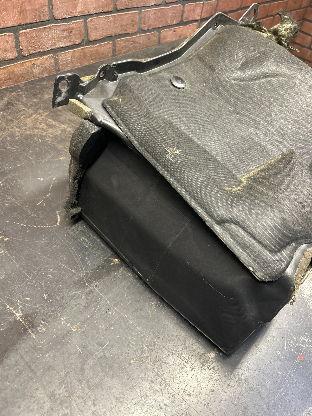11-23 CHARGER CHALLENGER 300 CABIN FRESH AIR INLET DUCT BOX OEM 55038179AE