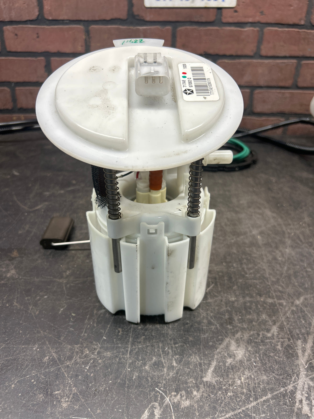 15-23 DODGE CHARGER CHALLENGER HELLCAT TANK MOUNTED FUEL PUMP SET LEFT OEM 16K