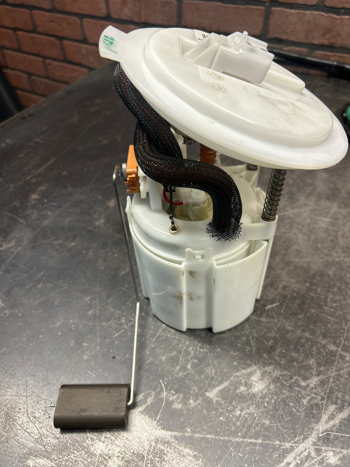 15-23 DODGE CHARGER CHALLENGER HELLCAT TANK MOUNTED FUEL PUMP SET LEFT OEM 16K