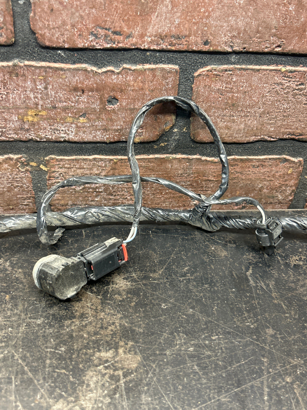 2015-2022 CHALLENGER REAR BUMPER WIRE HARNESS W/SENSORS & LIGHTS & BLIND SPOT