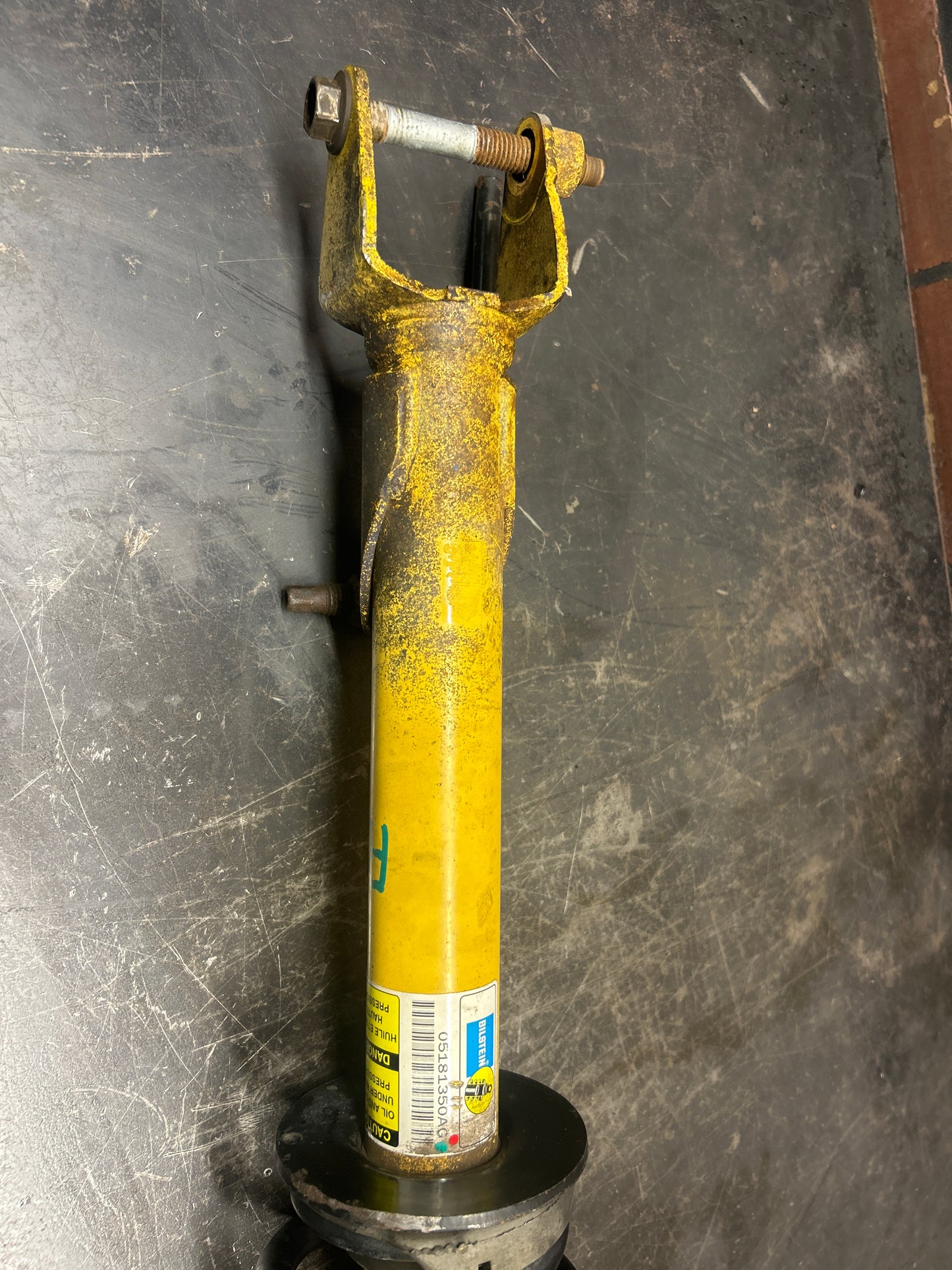 2012-2023 DODGE CHALLENGER  FRONT LEFT SHOCK STRUT ABSORBER & COIL SPRING OEM