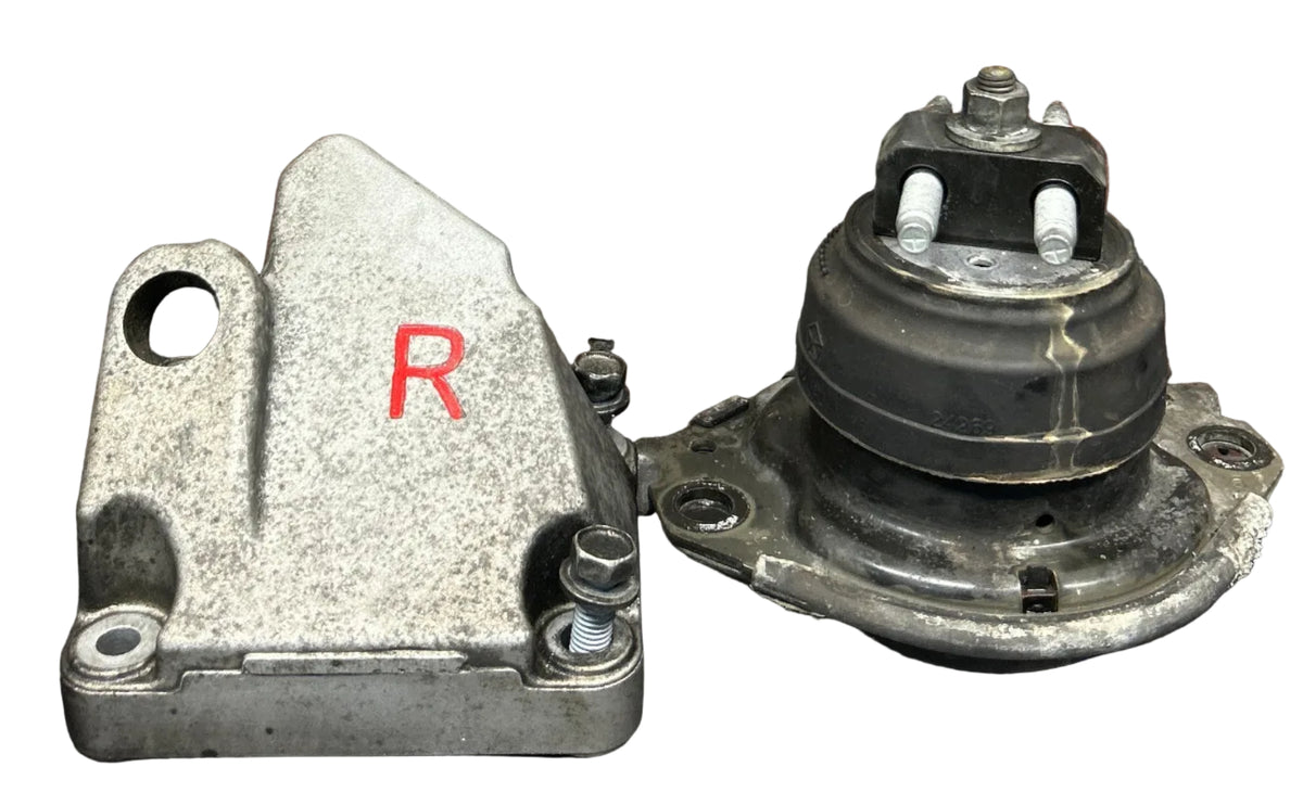 15-23 Dodge Charger Hellcat 6.2L Right Engine Mount W/ Bracket 05038790AA OEM