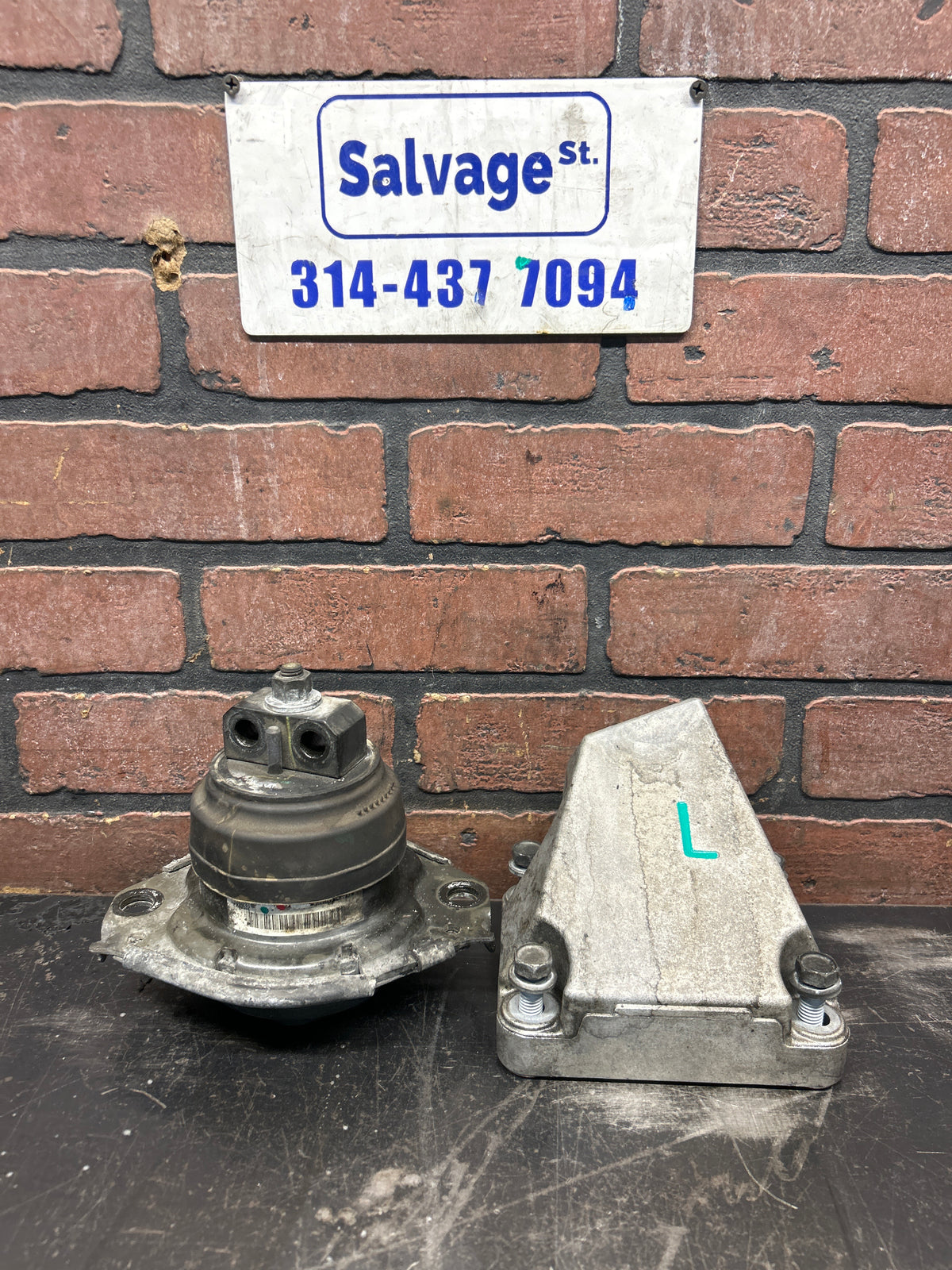 15-23 Dodge Charger Hellcat 6.2L Left Engine Mount W/ Bracket 05038789AA OEM