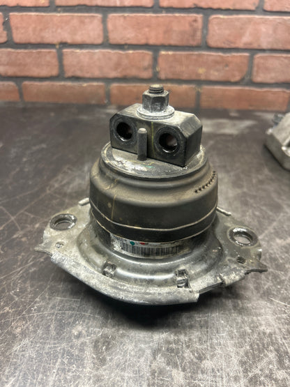15-23 Dodge Charger Hellcat 6.2L Left Engine Mount W/ Bracket 05038789AA OEM