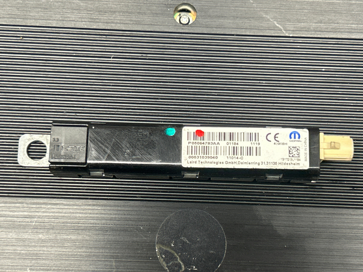 2019 Dodge Charger Hellcat Audio Amplifier 68425657AA W/ Antenna Module OEM