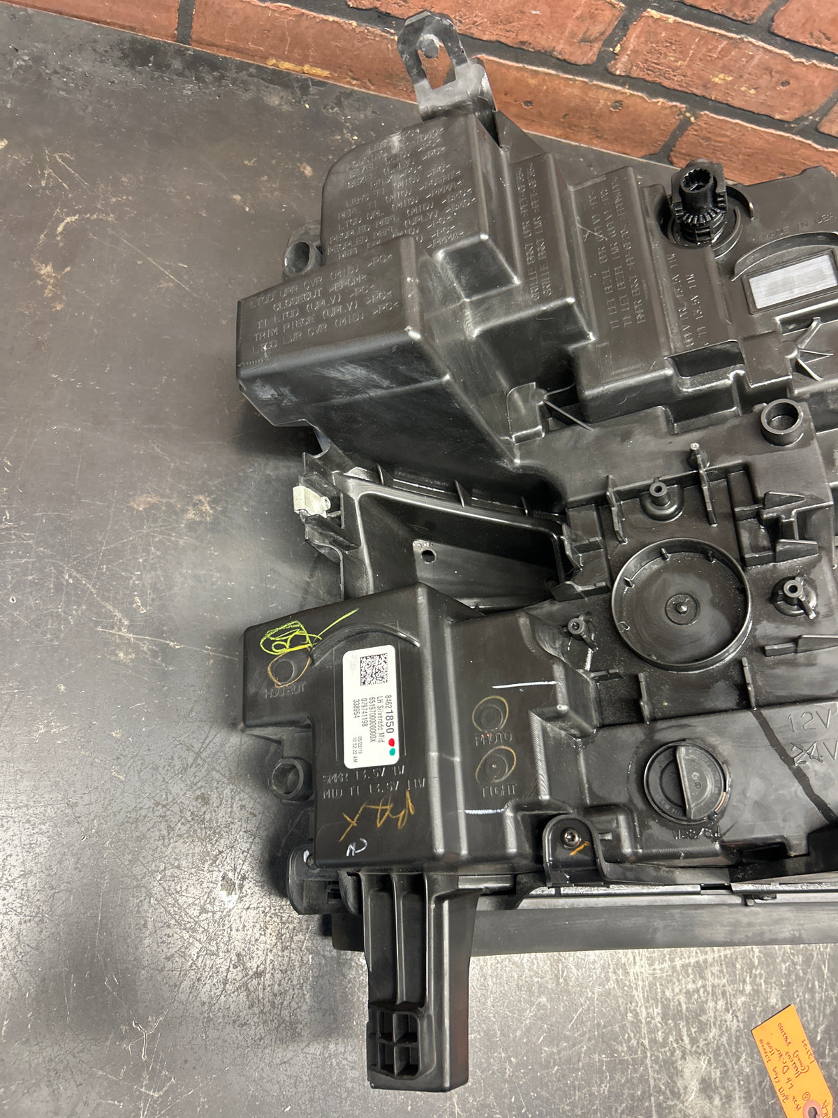 2019-2022 Chevy Silverado 1500 LH Driver Side LED Headlight 84621850 OEM