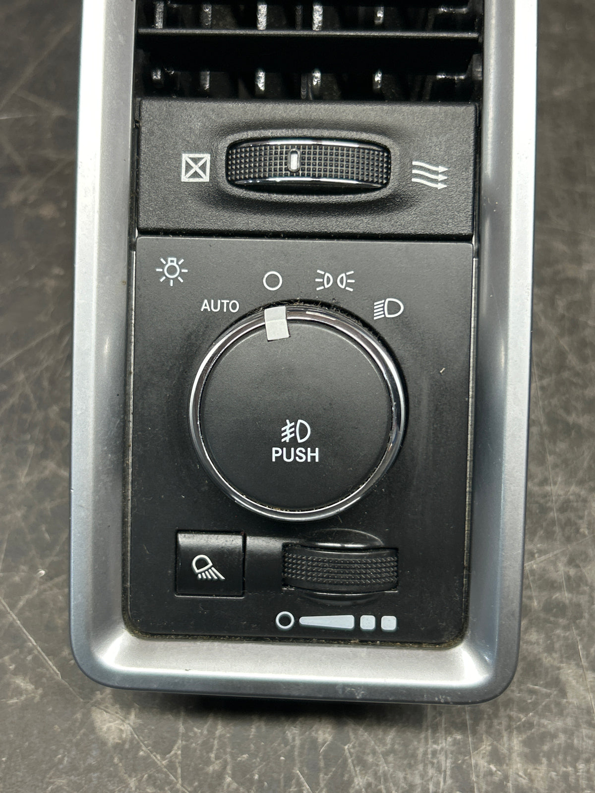 2013-2018 Ram 1500 LH & RH Outer Dash Air Vents W/ Headlight Switch 68189154AA