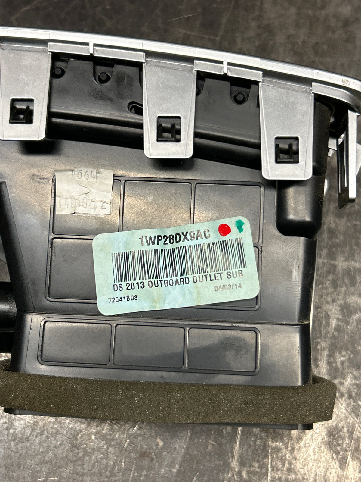 2013-2018 Ram 1500 LH & RH Outer Dash Air Vents W/ Headlight Switch 68189154AA