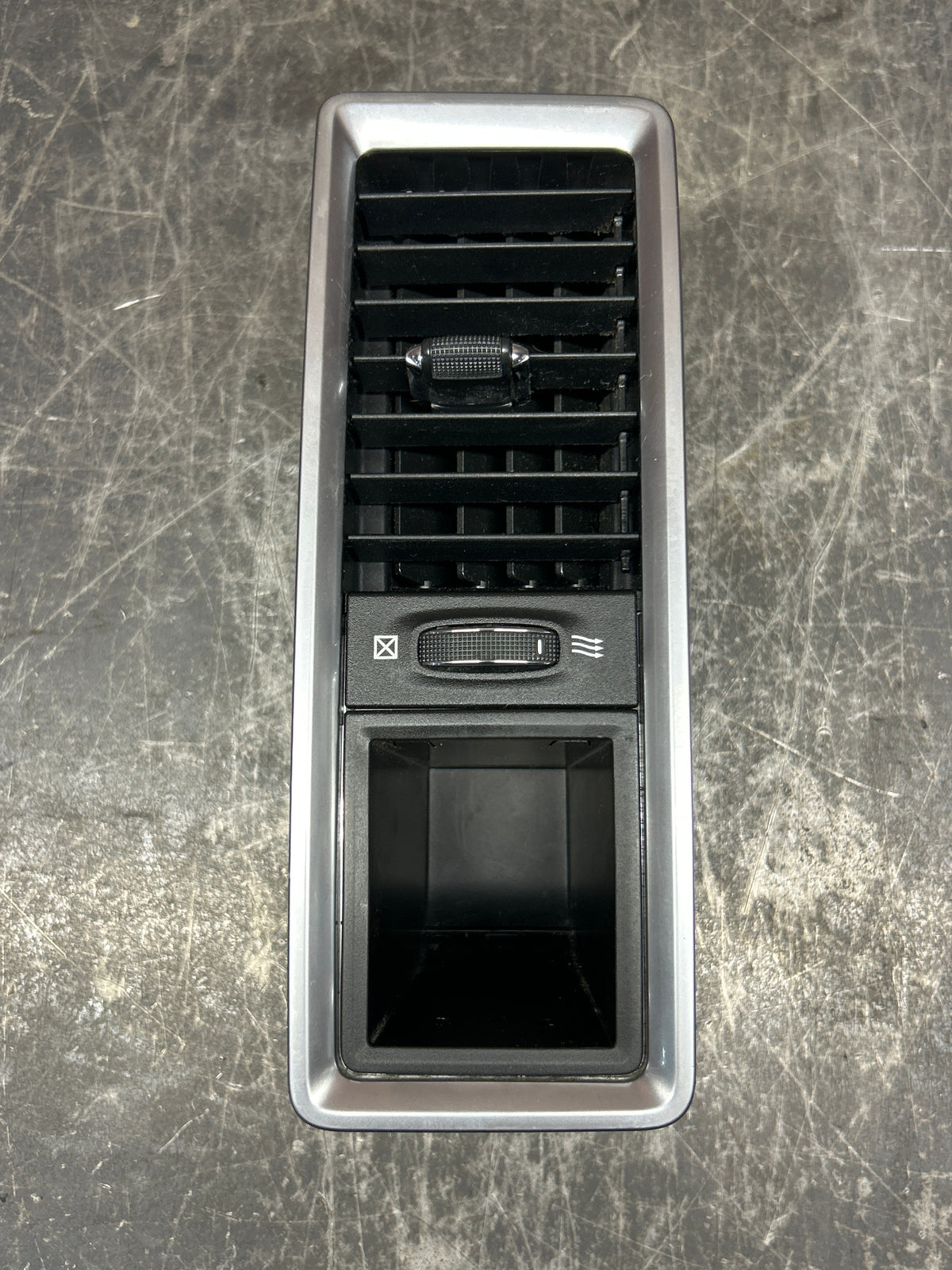 2013-2018 Ram 1500 LH & RH Outer Dash Air Vents W/ Headlight Switch 68189154AA