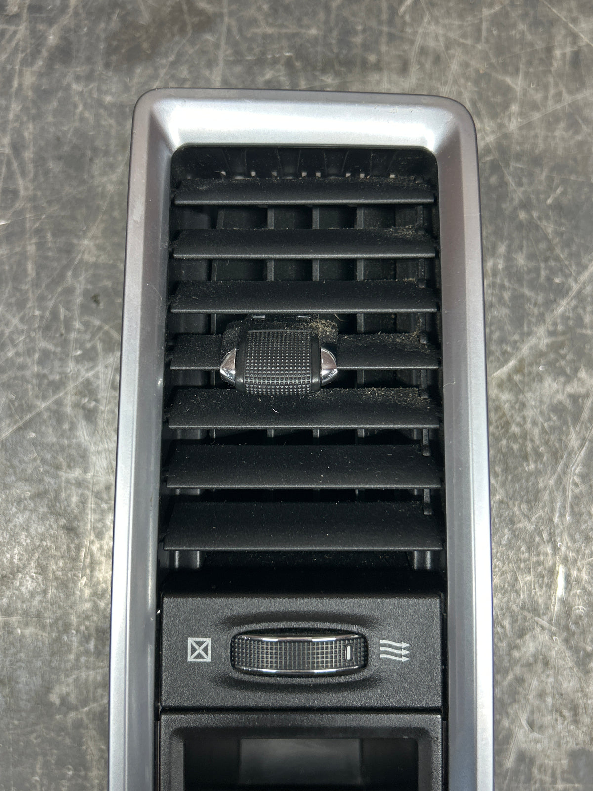 2013-2018 Ram 1500 LH & RH Outer Dash Air Vents W/ Headlight Switch 68189154AA
