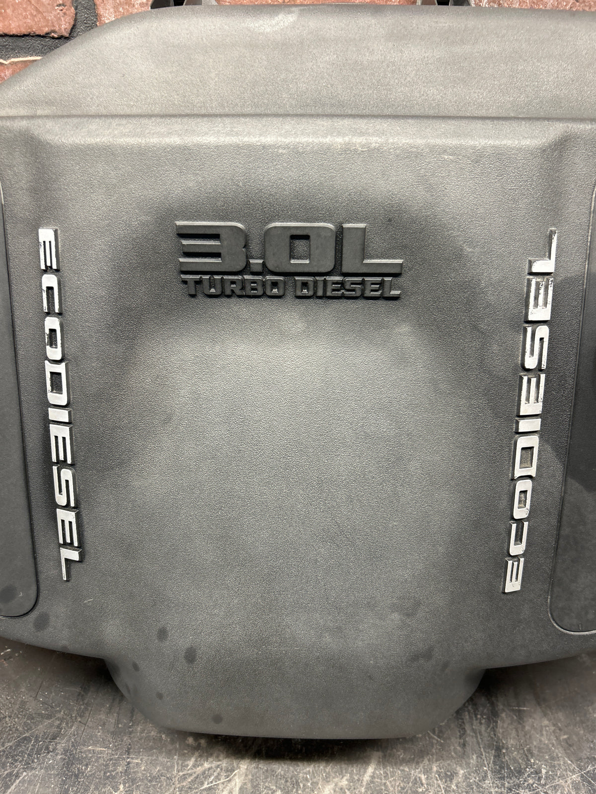 2014-2018 Ram 1500 3.0L EcoDiesel Engine Cover 04627866AB OEM