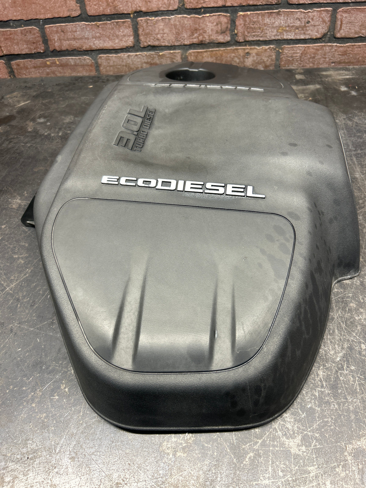 2014-2018 Ram 1500 3.0L EcoDiesel Engine Cover 04627866AB OEM