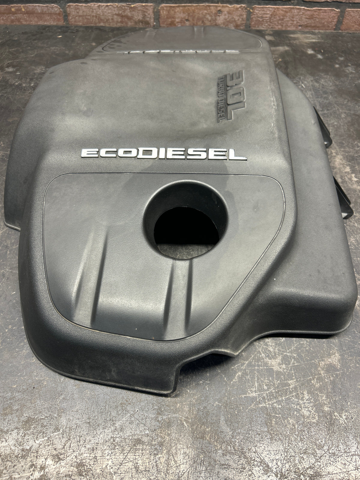 2014-2018 Ram 1500 3.0L EcoDiesel Engine Cover 04627866AB OEM
