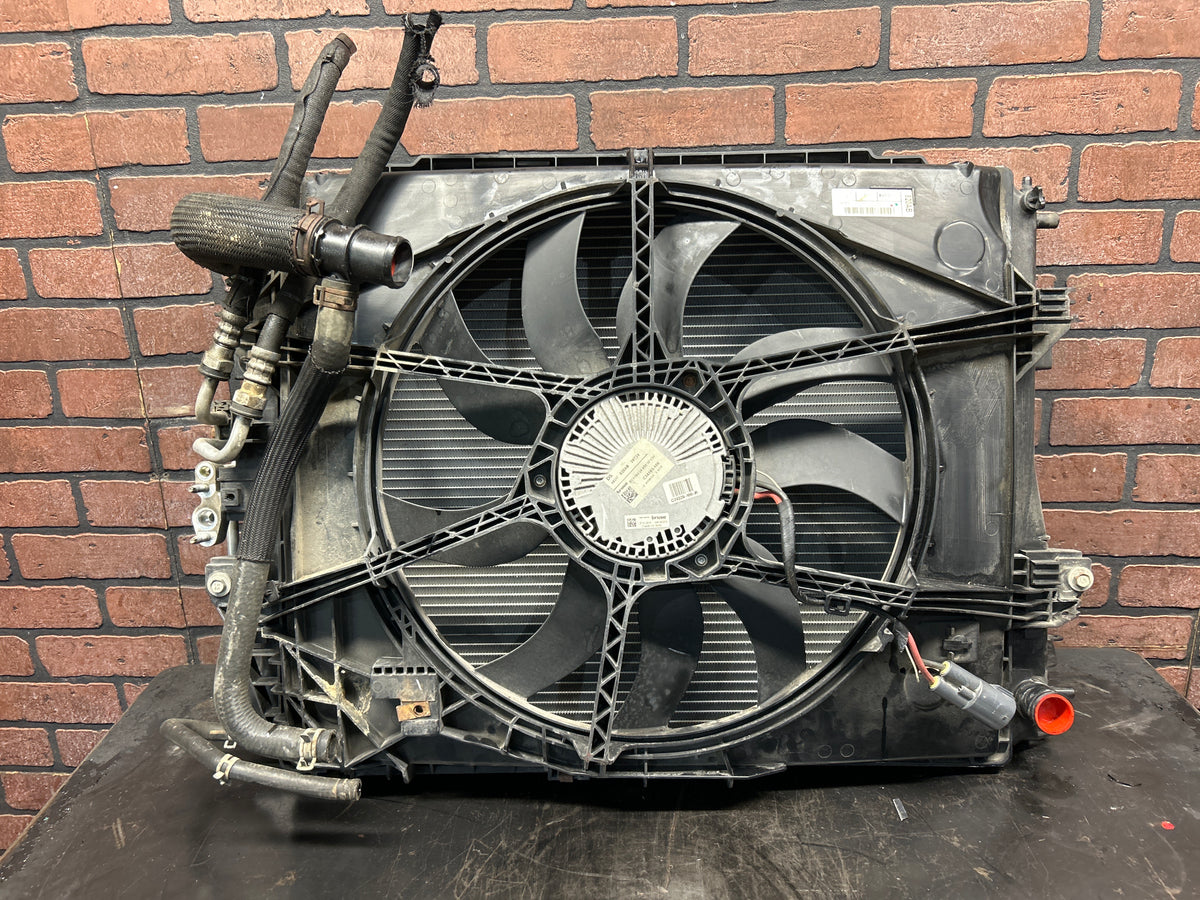 2014-2018 Ram 1500 3.0L EcoDiesel Radiator Cooling Module W/ Fan 68217820AB OEM