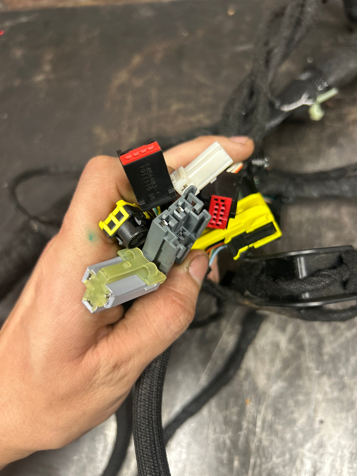 15-23 Dodge Charger Hellcat Instrument Panel Dash Wiring Harness 68406098AC OEM