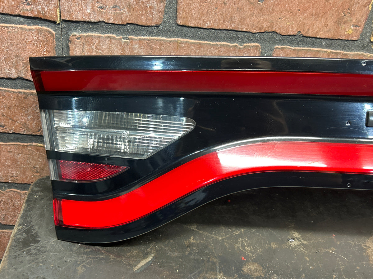 15-23 Dodge Charger Hellcat Rear Trunk Center LED Tail Light Lamp 68474280AA OEM