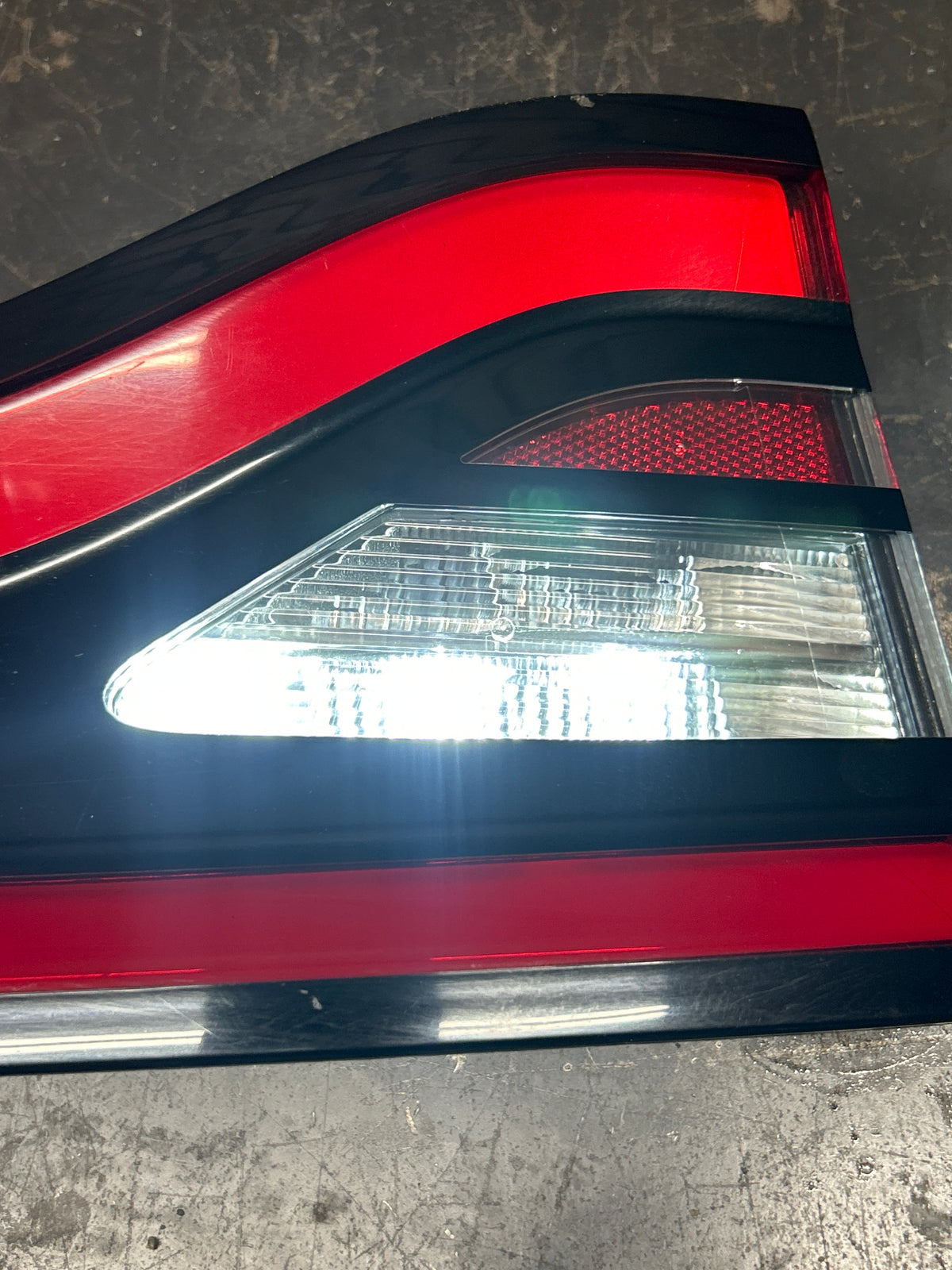 15-23 Dodge Charger Hellcat Rear Trunk Center LED Tail Light Lamp 68474280AA OEM