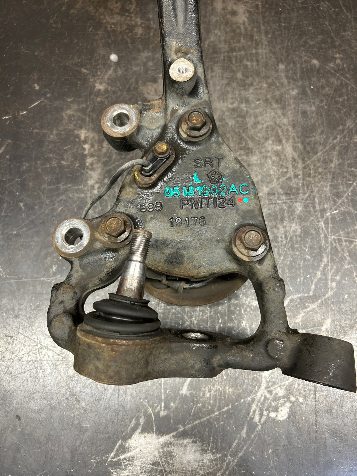 15-23 Dodge Charger Hellcat Front Left Driver Spindle Knuckle W/ Hub 05181902AC