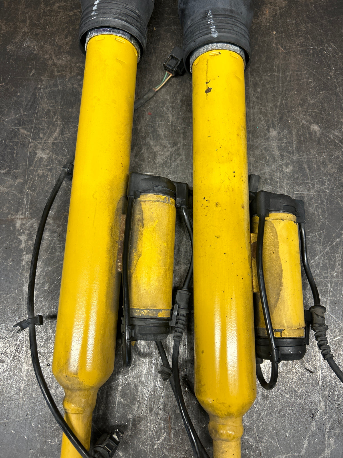 15-23 Charger Hellcat Rear Bilstein Adaptive Shocks & Springs Set 68235727AE