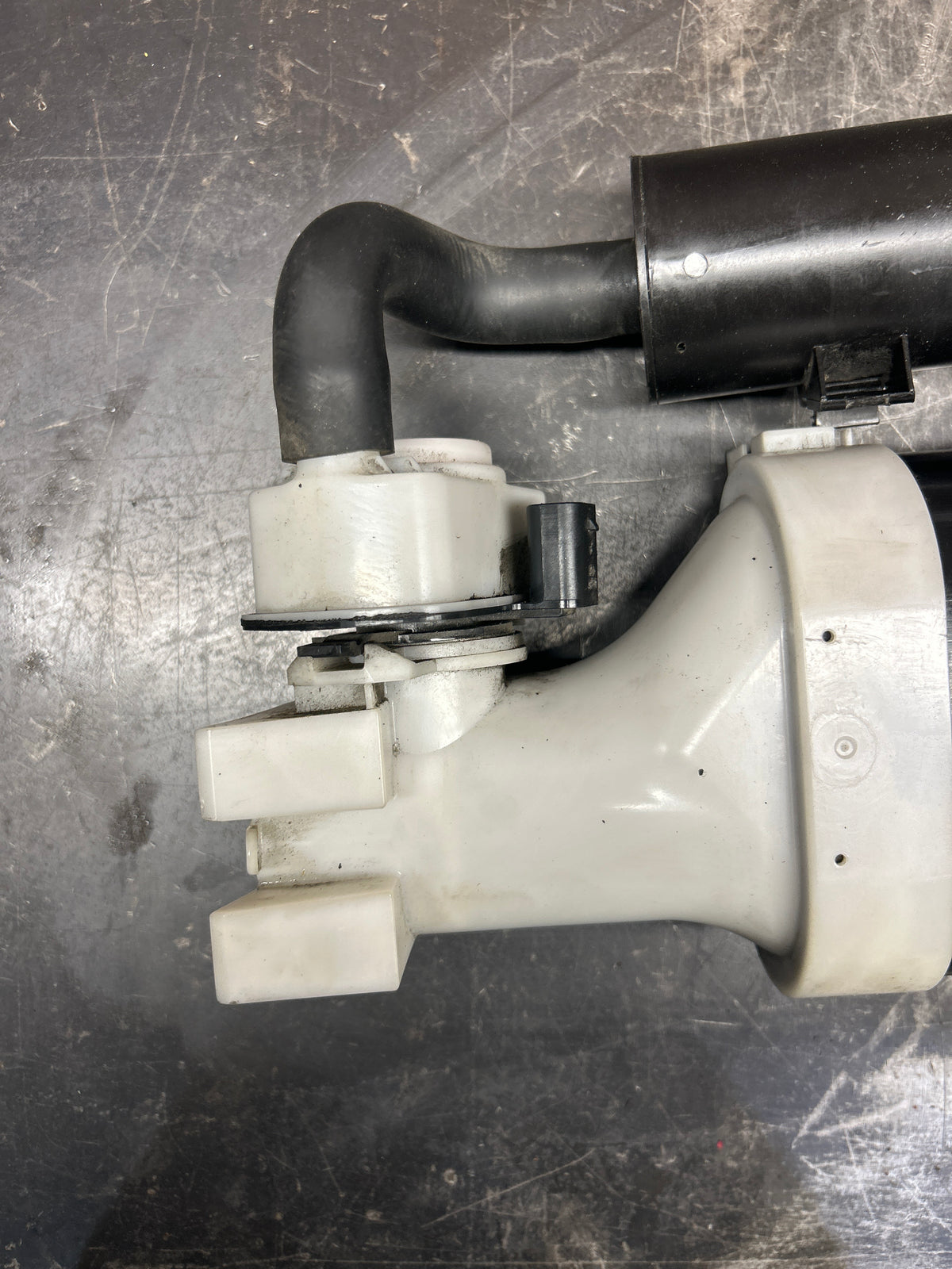 15-23 Dodge Charger Hellcat 6.2L EVAP Fuel Vapor Charcoal Canister OEM
